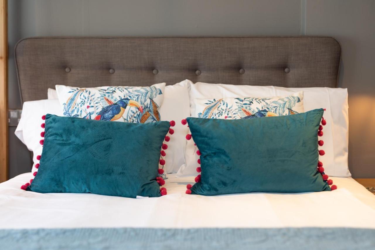 Jersey Arms Hotel Bicester Bagian luar foto