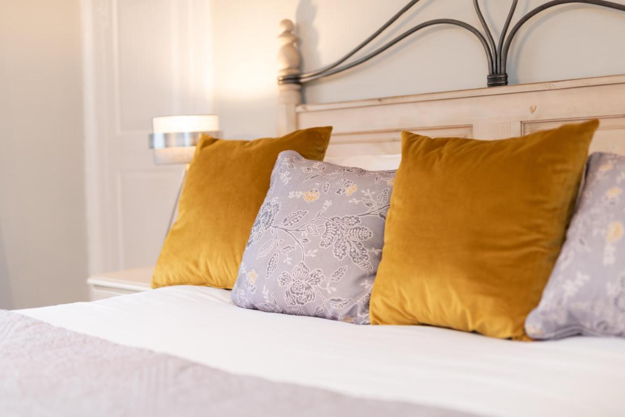 Jersey Arms Hotel Bicester Bagian luar foto