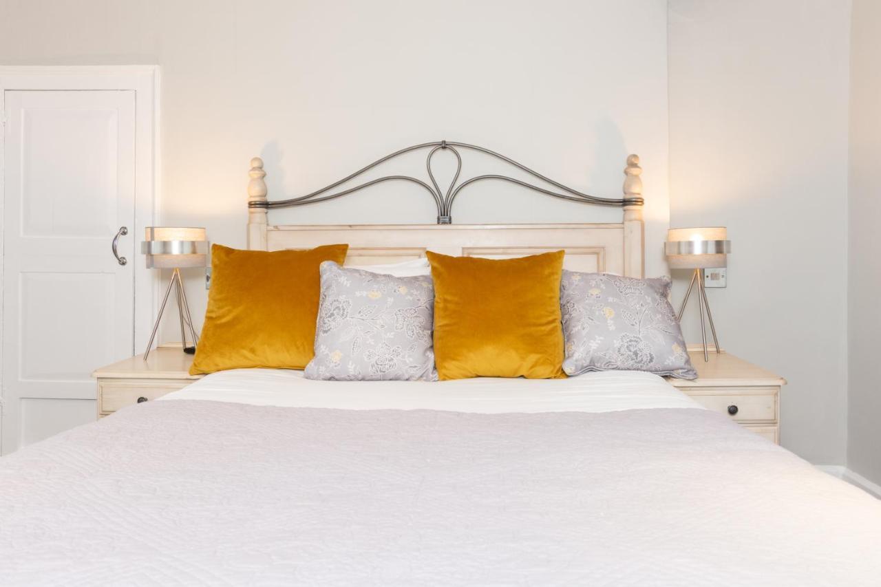 Jersey Arms Hotel Bicester Bagian luar foto